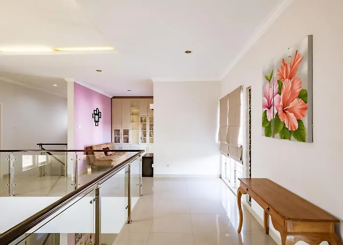 Villa Casa Raya 4br Rayana By Damaresa