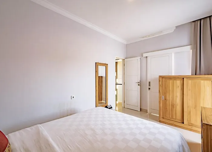 Villa Casa Raya 4br Rayana By Damaresa