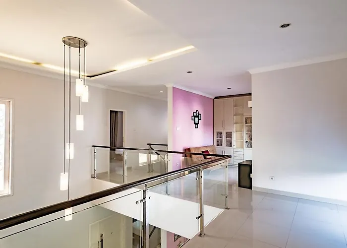 Casa Raya 4br Rayana By Damaresa *