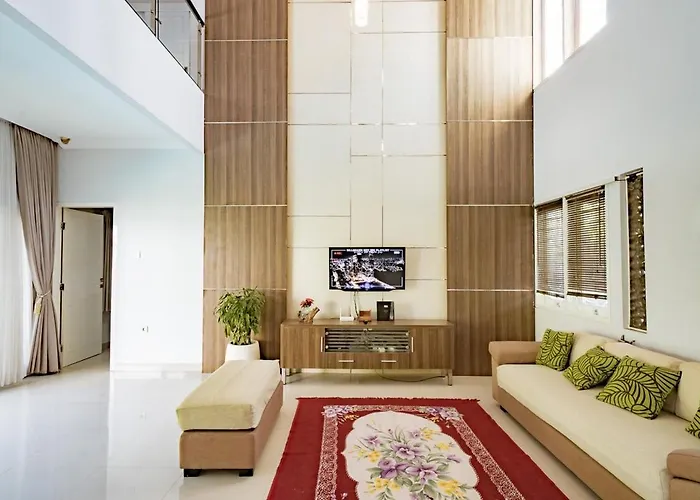 Villa Casa Raya 4br Rayana By Damaresa